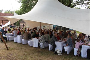 Bei besten äußeren Bedingungen genossen knapp 300 Gäste des Sommerfestes die beschauliche Atmosphäre des Museumsdorfes Hösseringen